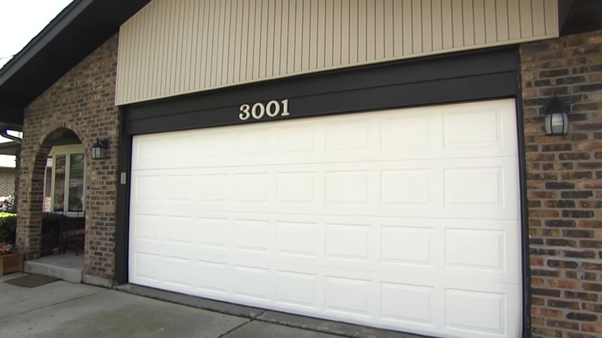 Does Garage Door Need To Match the Trim? What Are The Benefits of Painting Your Garage Door and Trim? Why Should I Choose a Color For My Garage Door and Trim? Ways to Make Your Garage Door Attractive